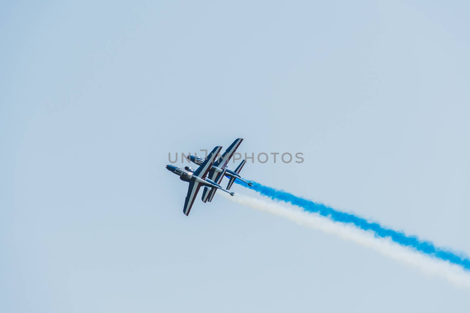Démonstration des 9 alphajets de la patrouille de France lors d'un meeting aérien