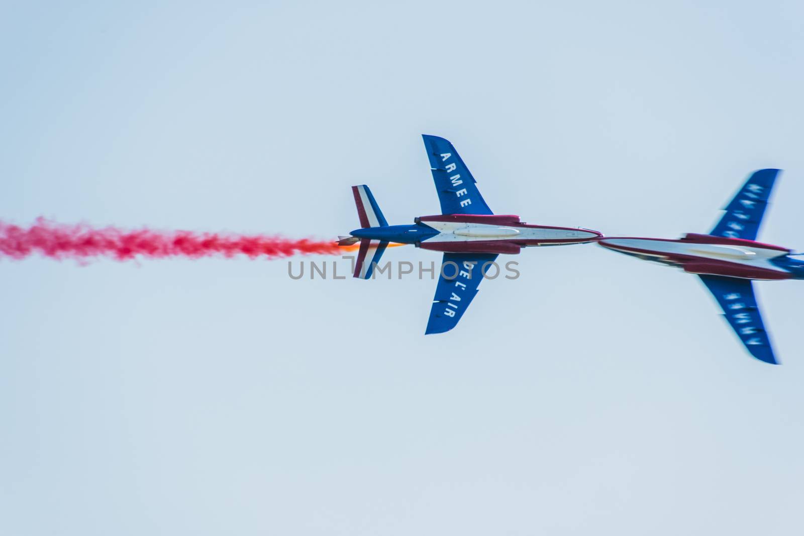 Démonstration des 9 alphajets de la patrouille de France lors d'un meeting aérien