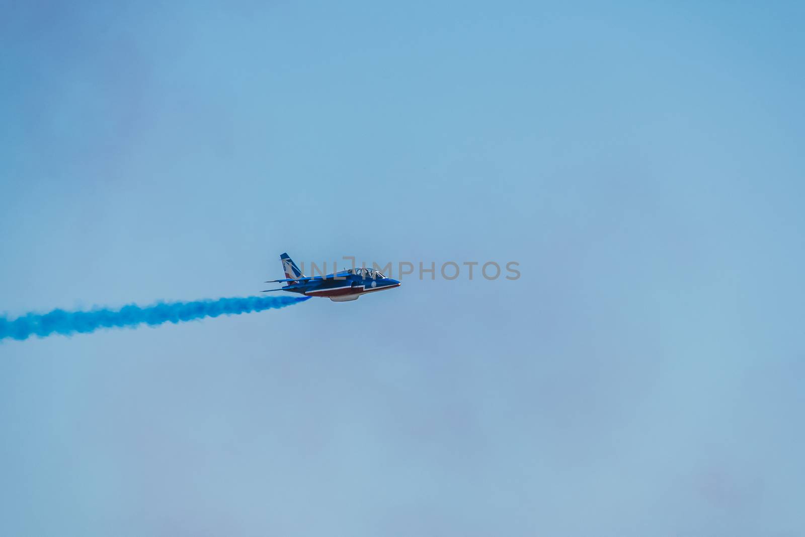 Démonstration des 9 alphajets de la patrouille de France lors d'un meeting aérien
