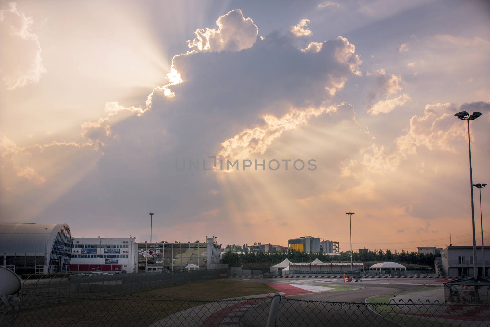 Magnificent sky where you can see the rays of the sun penetrate the clouds