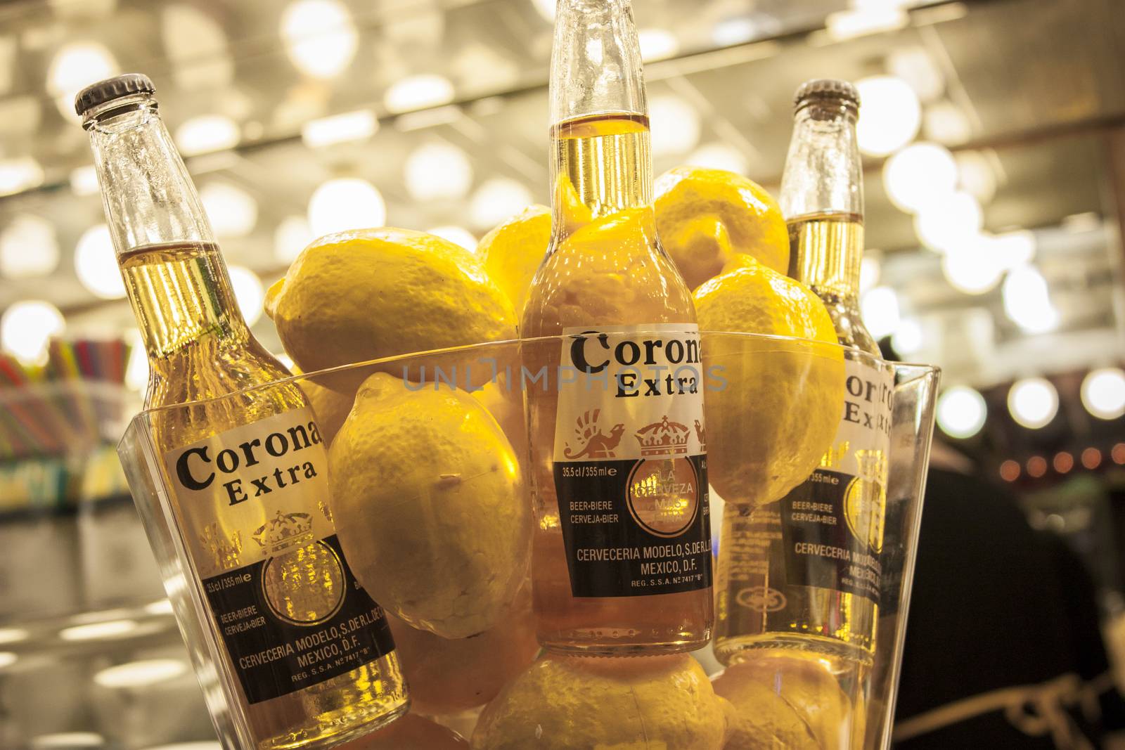 Bottles of beer and lemons on display at the bar of an outdoor bar in the summer. A refreshing job for those who are thirsty.