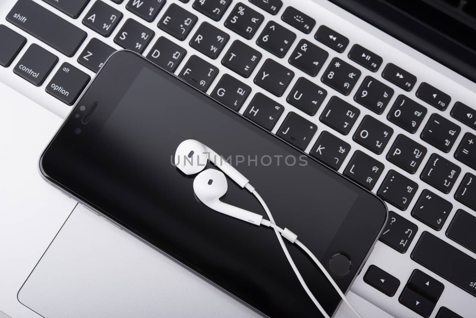 laptop,notebook and mobile phone, smartphone on office desk table.