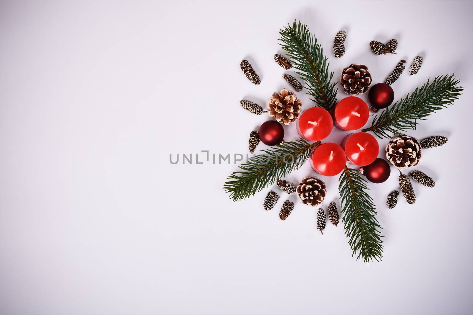 Seasonal greeting card concept with candles and pinecones by Mendelex