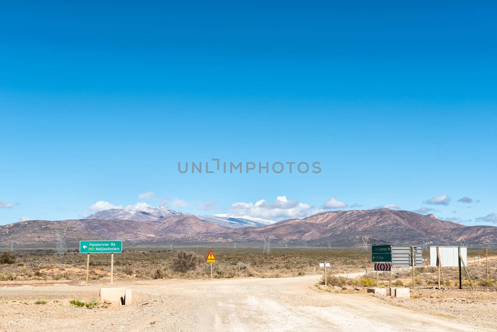 A junction on road R356 to Ceres in the Western Cape Province. Snow is visible on Matroosberg
