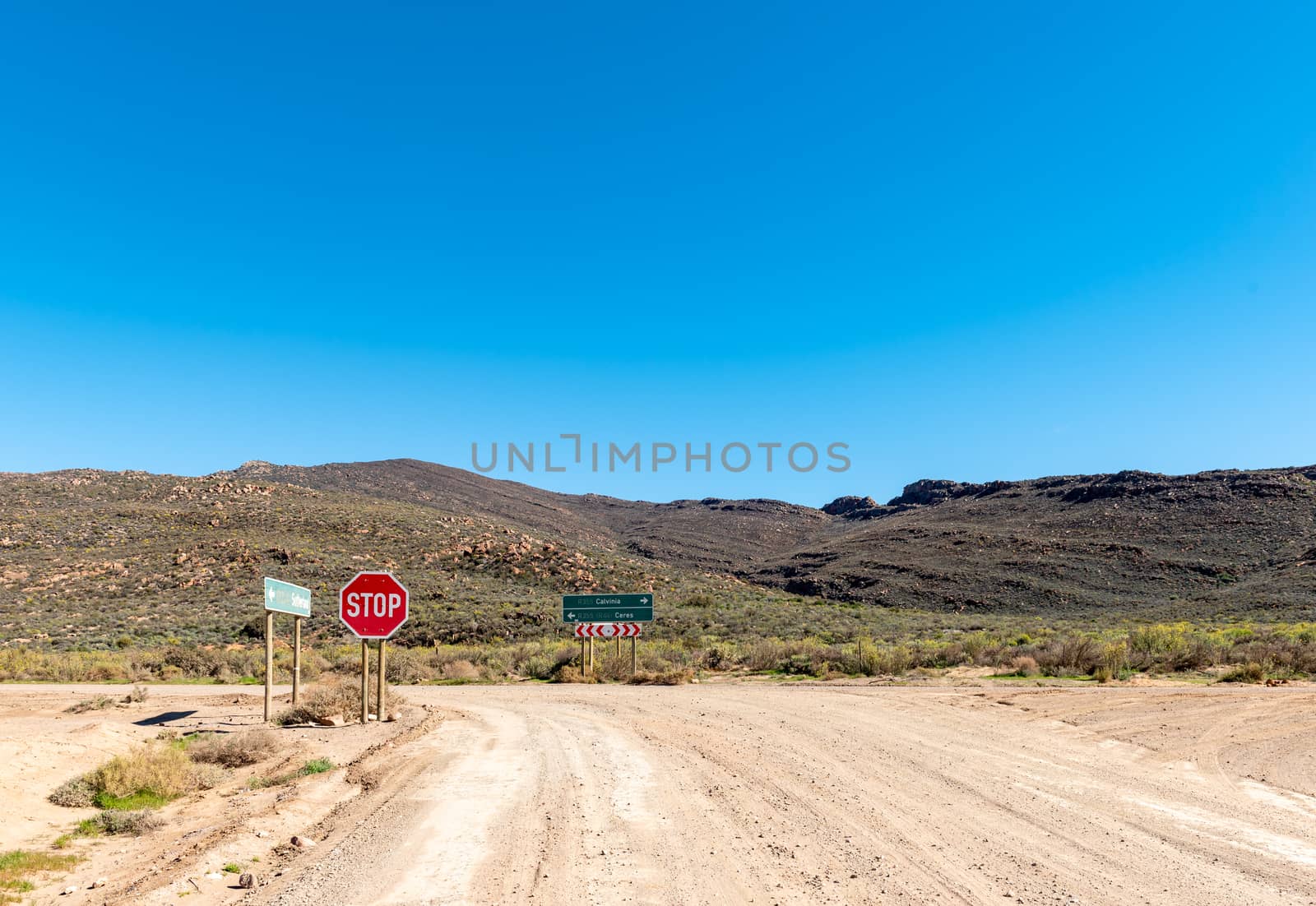 The T-junction between roads R356 and R355 in the Western Cape Province. Directional signs are visible