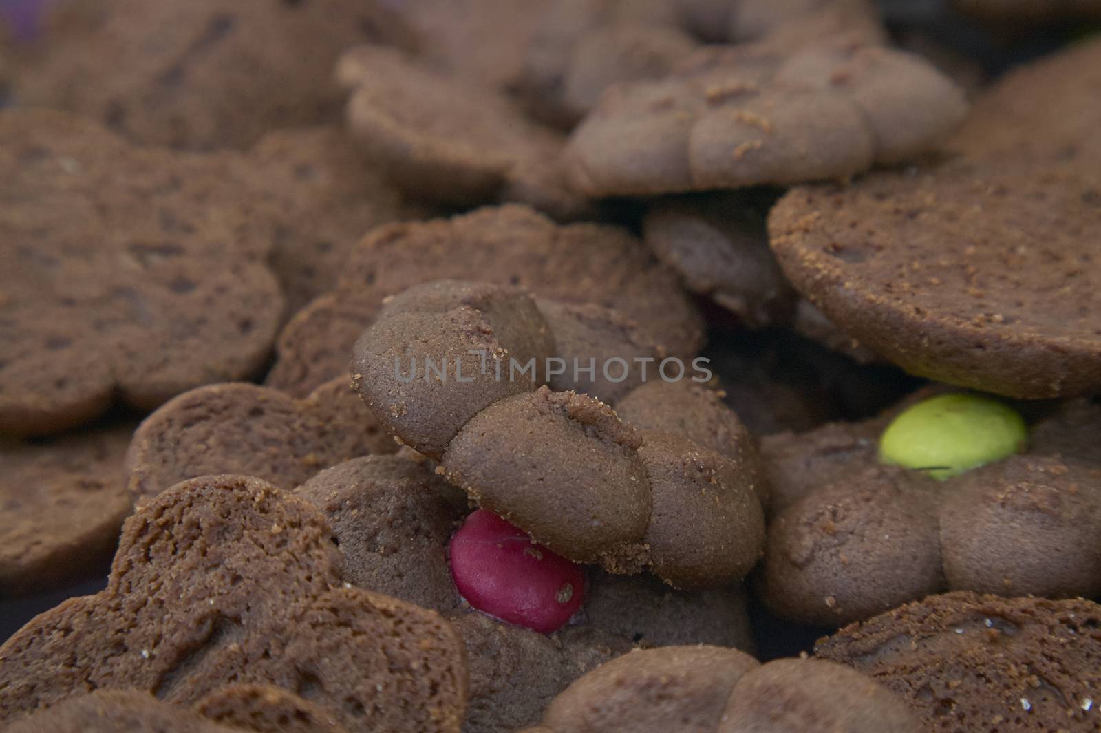 Macro detail of a multitude of chocolate biscuits with blurry background.