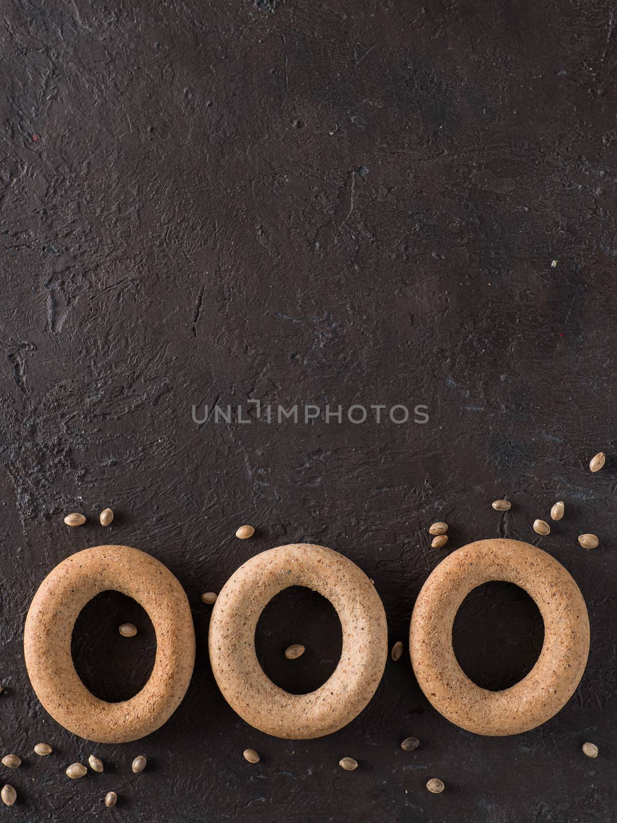 Ring-shaped cracknel with whole grain hemp flour by fascinadora