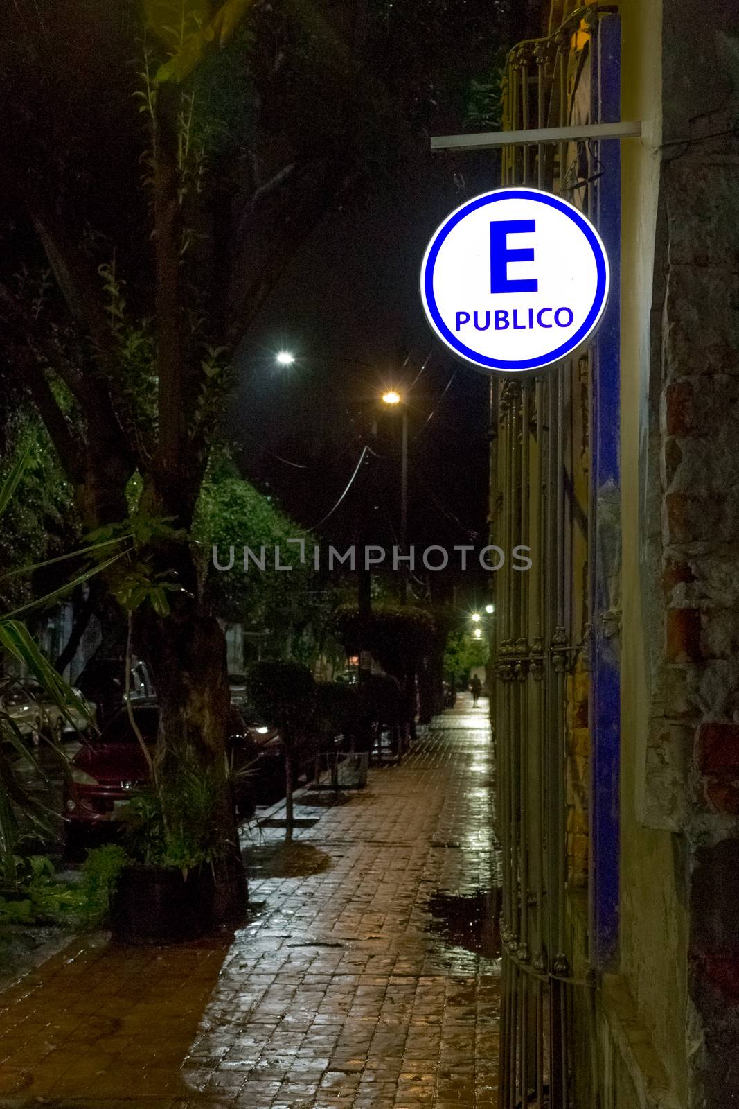 parking light signal. in a dark street by leo_de_la_garza