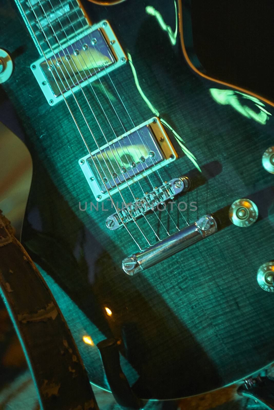 Detail of an electric guitar by pippocarlot