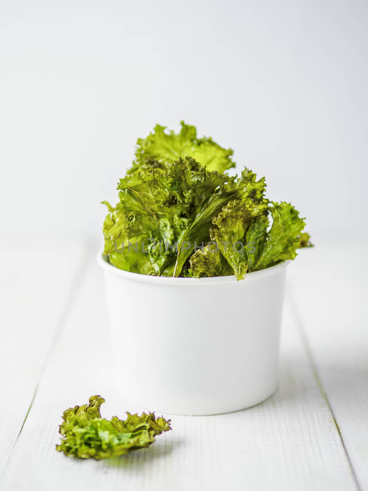 Homemade kale chips ready-to-eat, copy space left by fascinadora