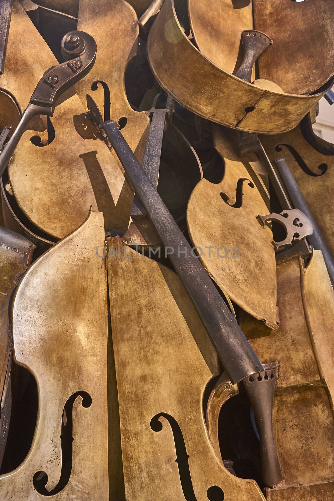 Pieces of violins by pippocarlot