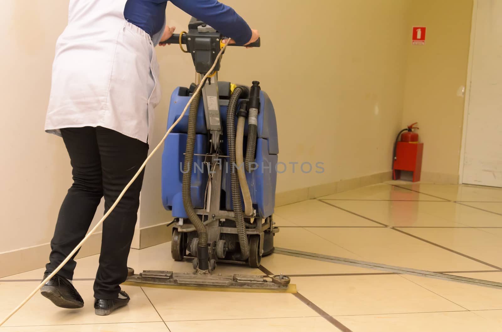  Floor care and cleaning services with washing machine by andre_dechapelle