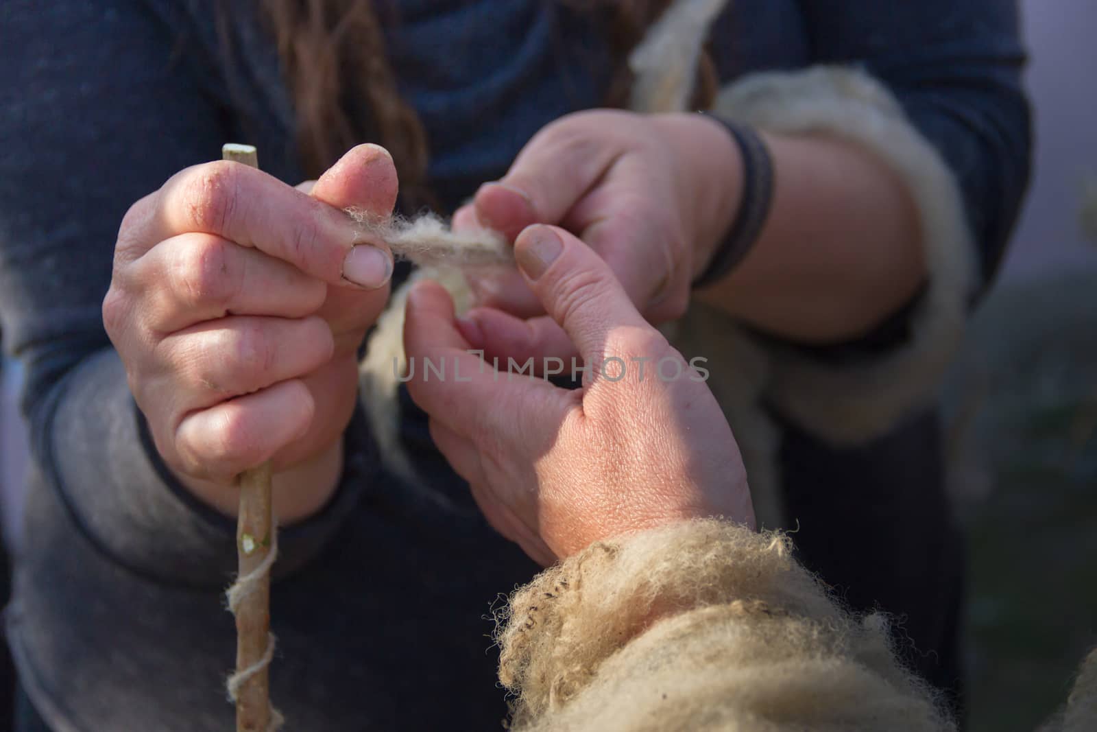 the hands that spin wool fleece by hand by GabrielaBertolini