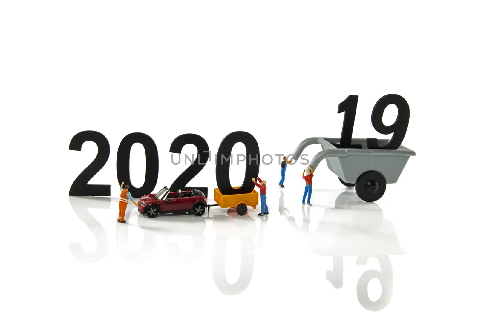 little people working at the new 2020 and remove the 2019 letters