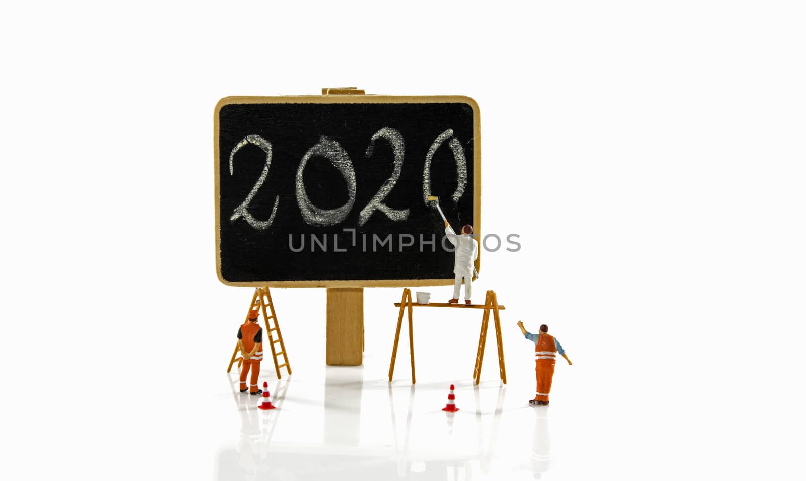 little people working at the new 2020 letters to paint them on a donkey
