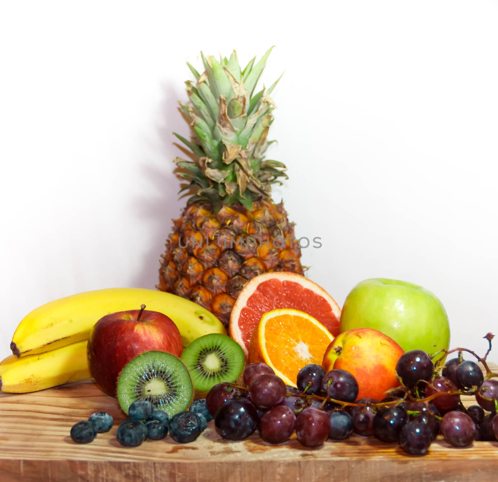 healthy breakfasts with fresh fruits and dried fruits juices, smoothies and fruit salads