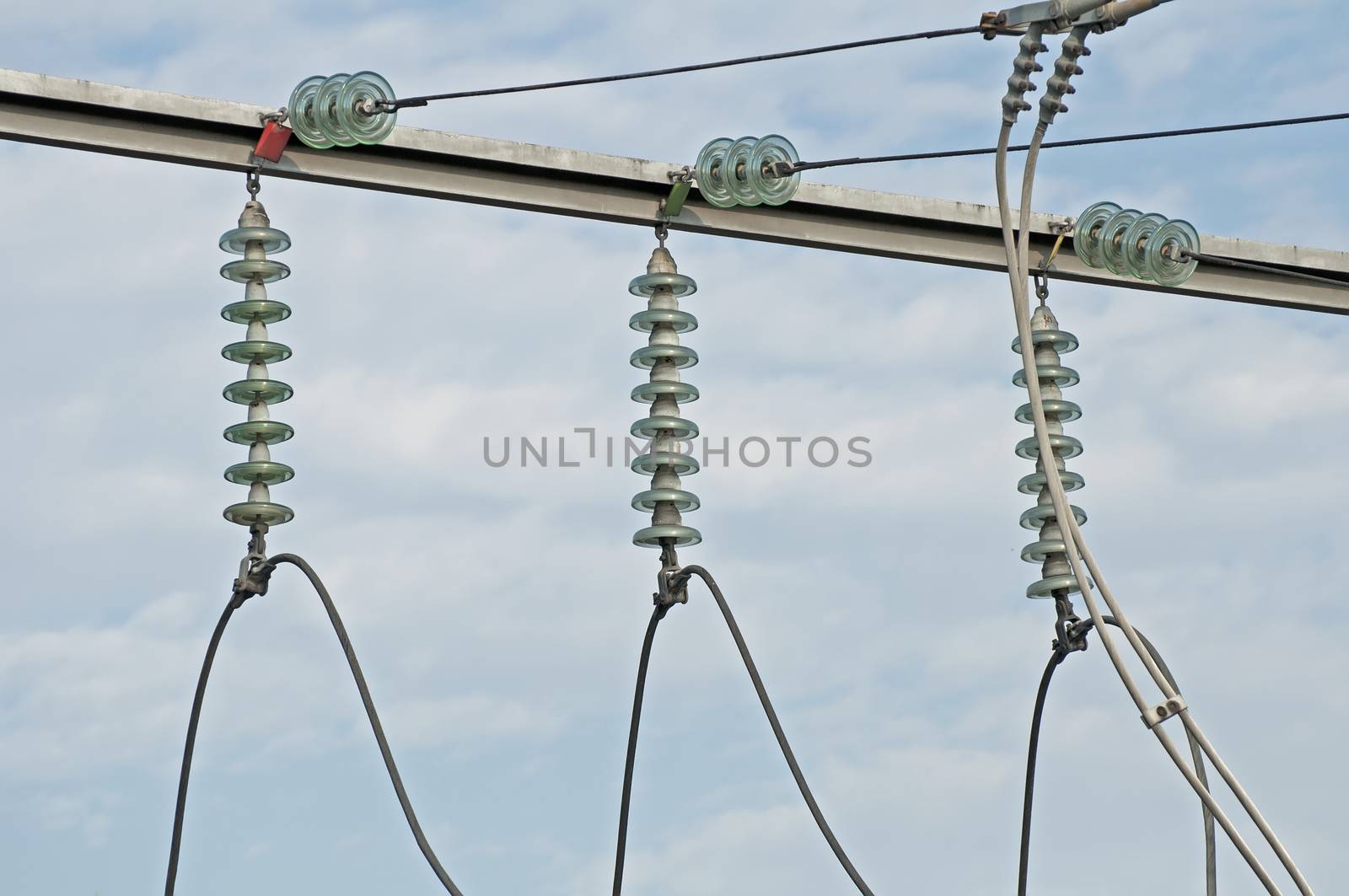 High-voltage wire connections