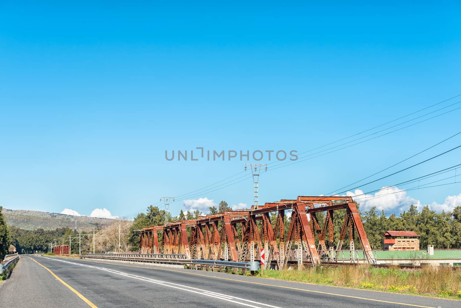 The road bridge and historic railway bridge over the Breede River at Wolseley in the Western Cape Province. The historic blockhouse is visible