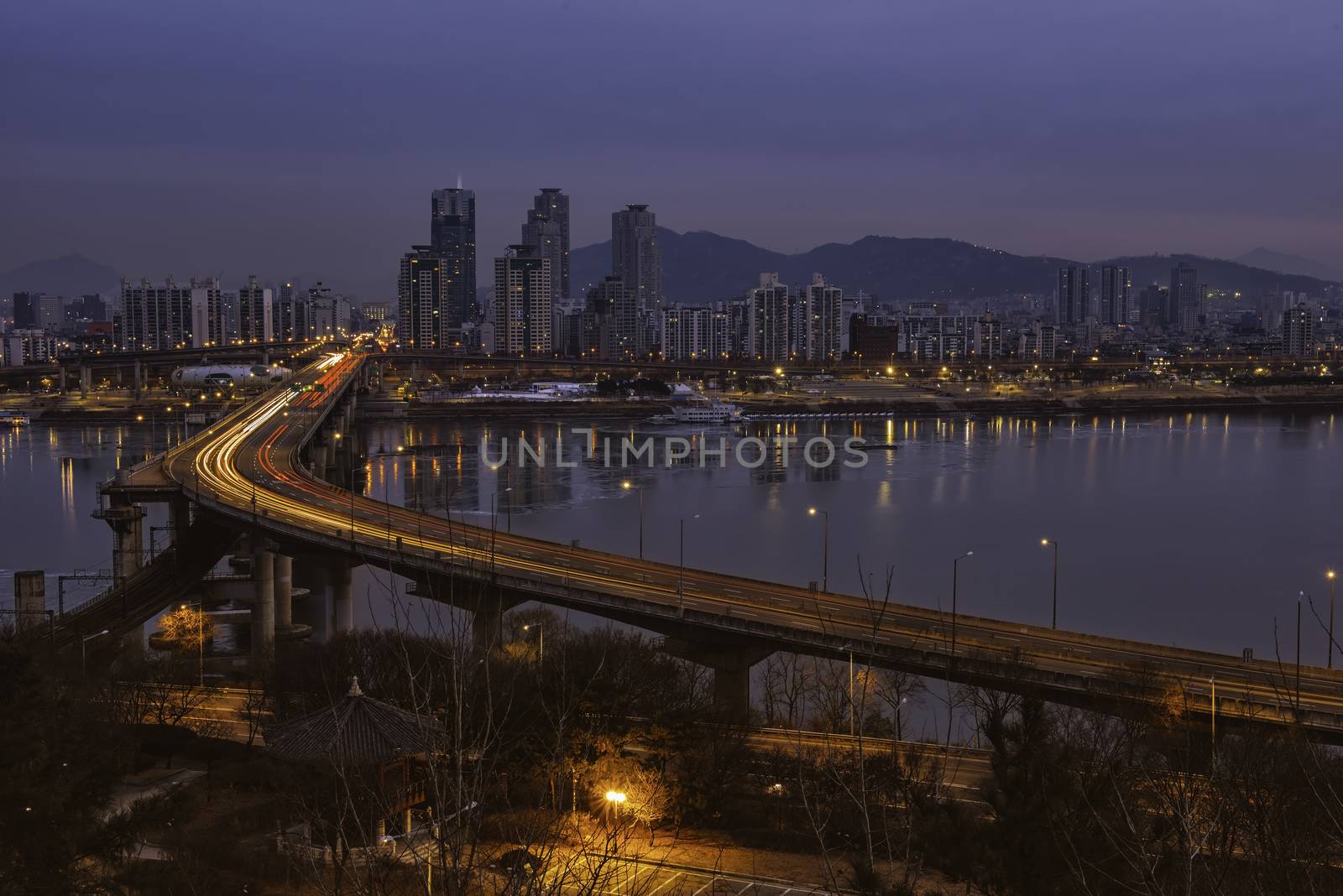 Olympic bridge in Hanang River in the early morning hours of South Korea