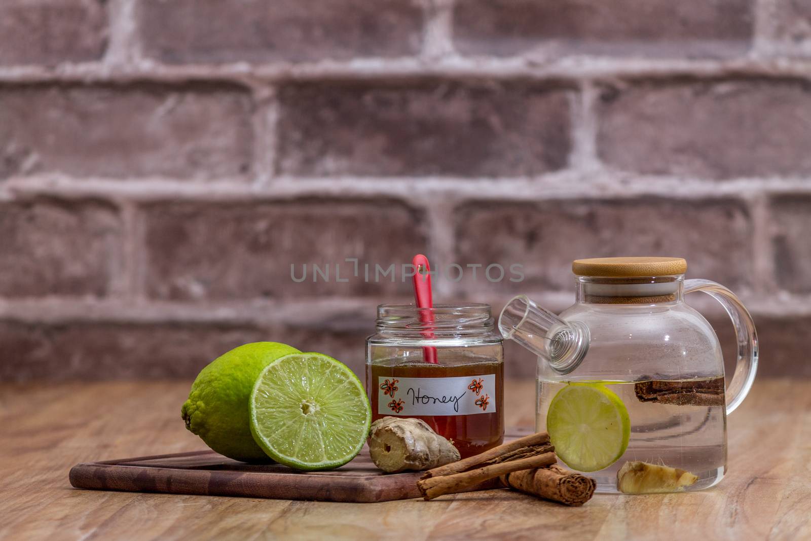 Tea for the flu, lemon, ginger, honey, cinnamon by leo_de_la_garza