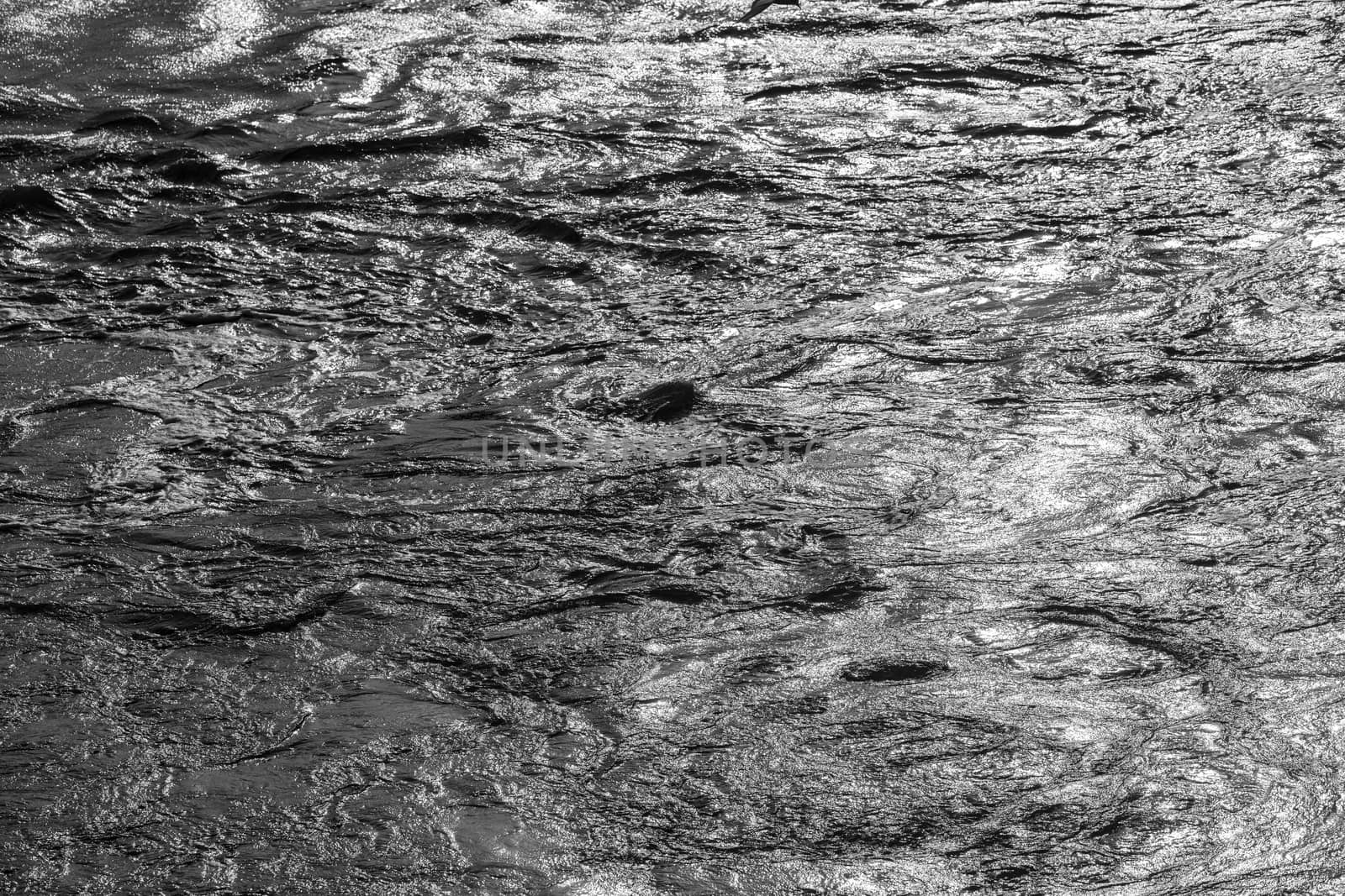 Abstract black and white pictures of wavy sea 
 by Tofotografie