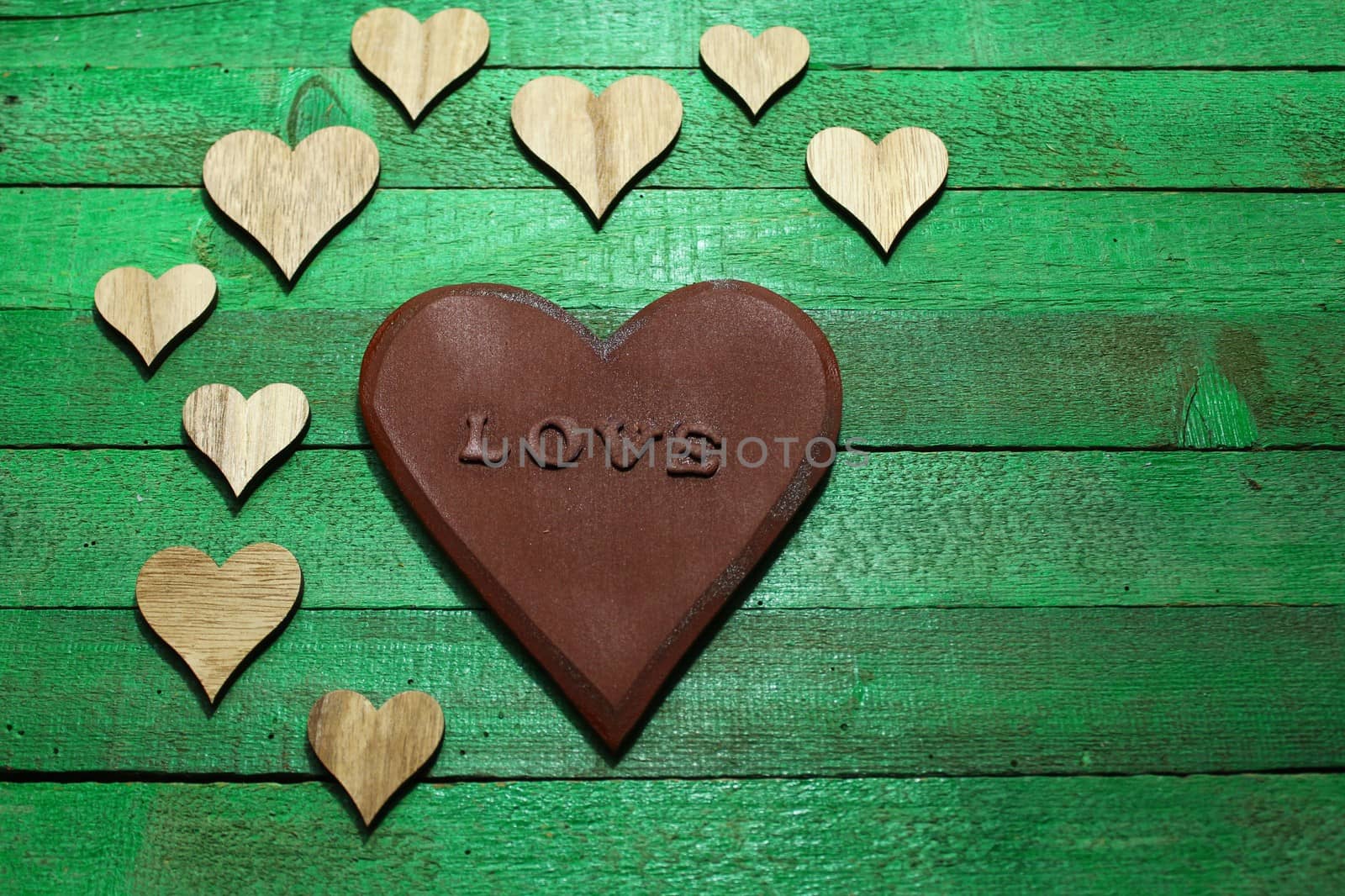 The picture shows a rusty loveheart with many little hearts