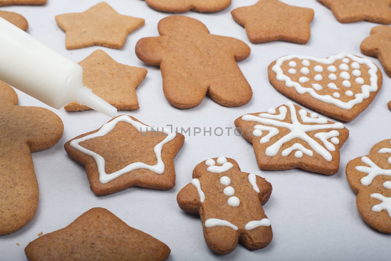 Decorating gingerbread cookies by destillat