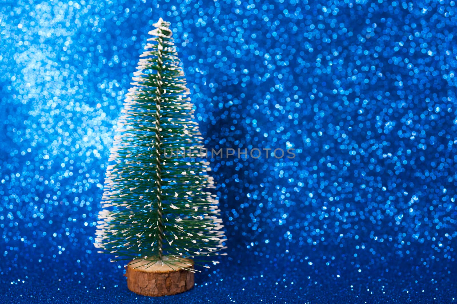 Green christmas tree on shiny background. Beautiful bokeh.