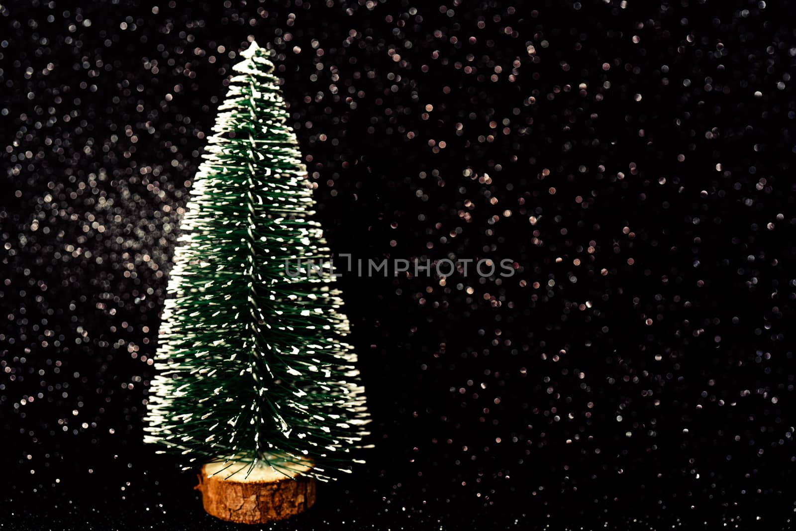 Green christmas tree on shiny background. Beautiful bokeh.