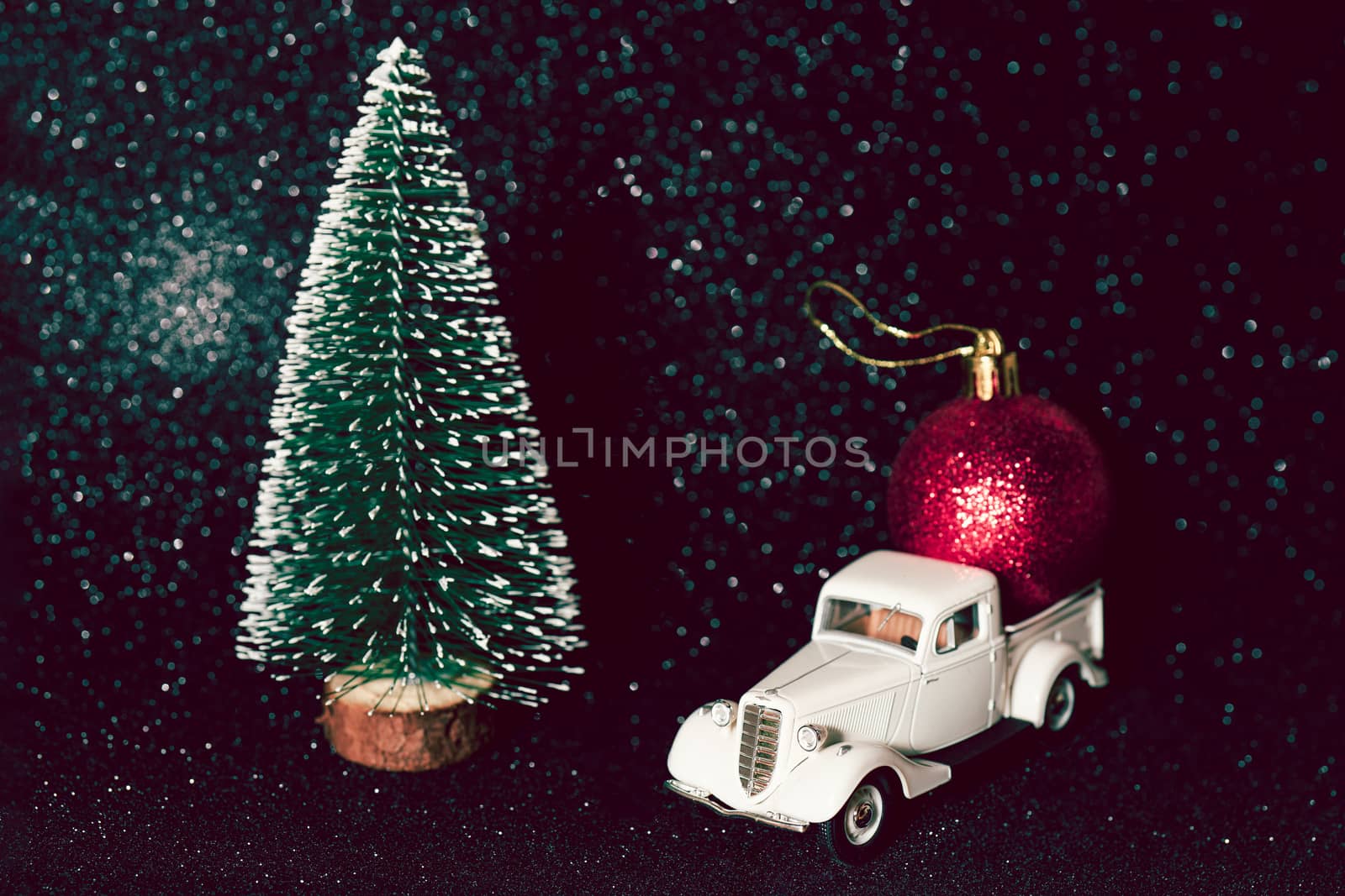 Green christmas tree on shiny background. Beautiful bokeh.