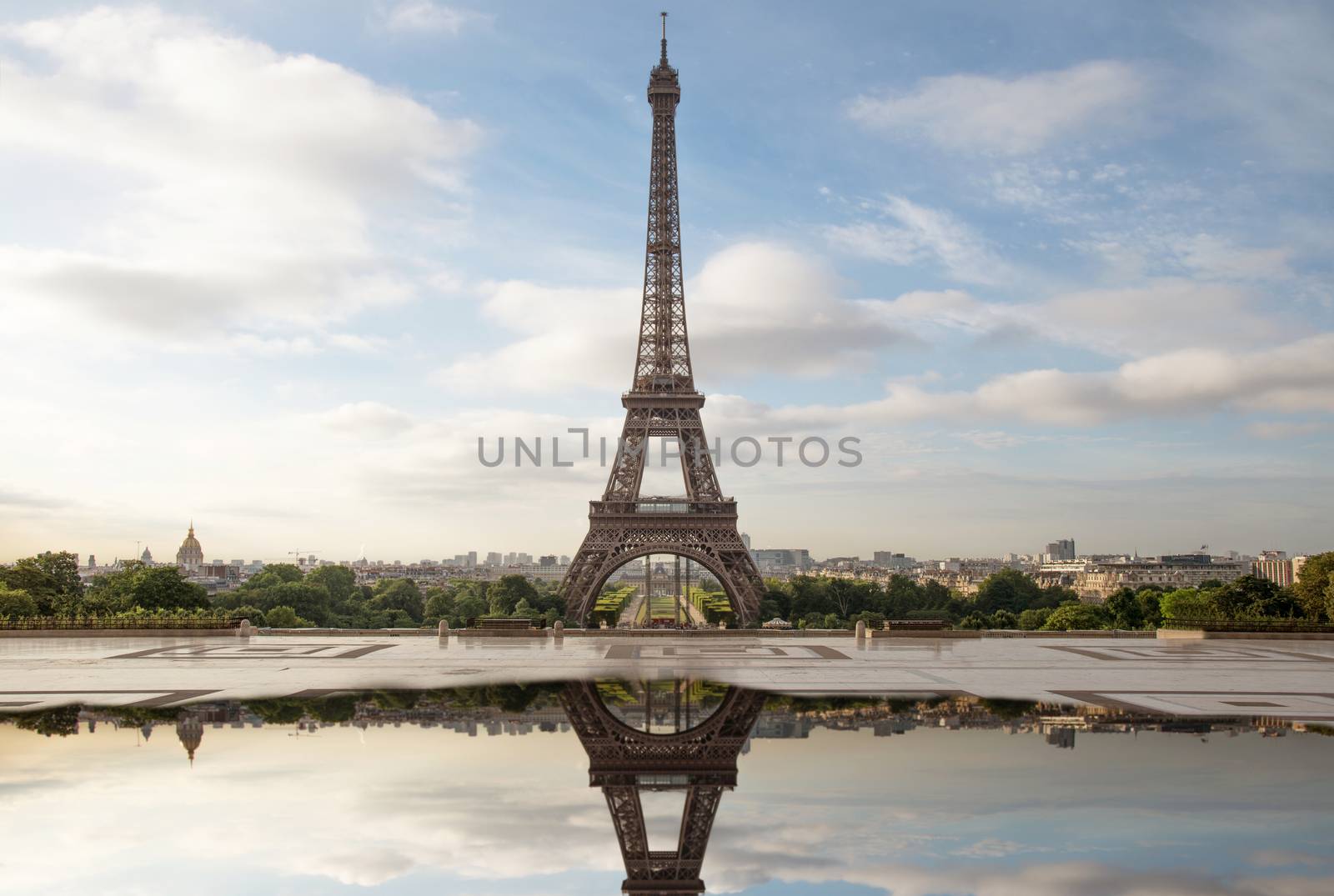 landscape of the Eiffel Tower in Paris