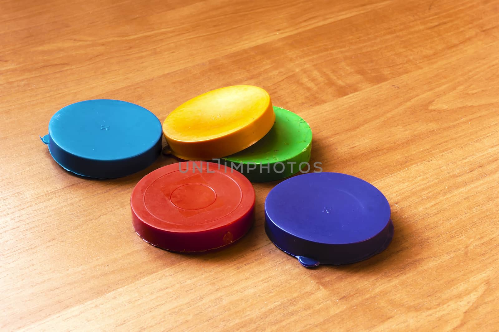 Plastic lids for cans lie on the board