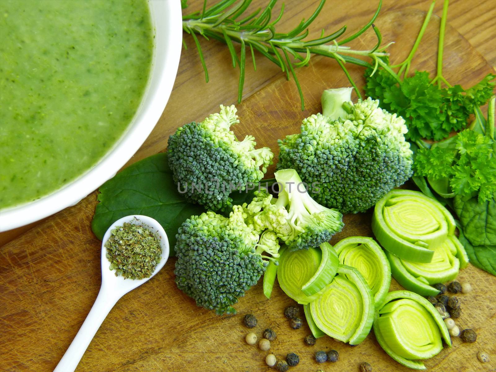 In images broccoli soup on bowl over wood background