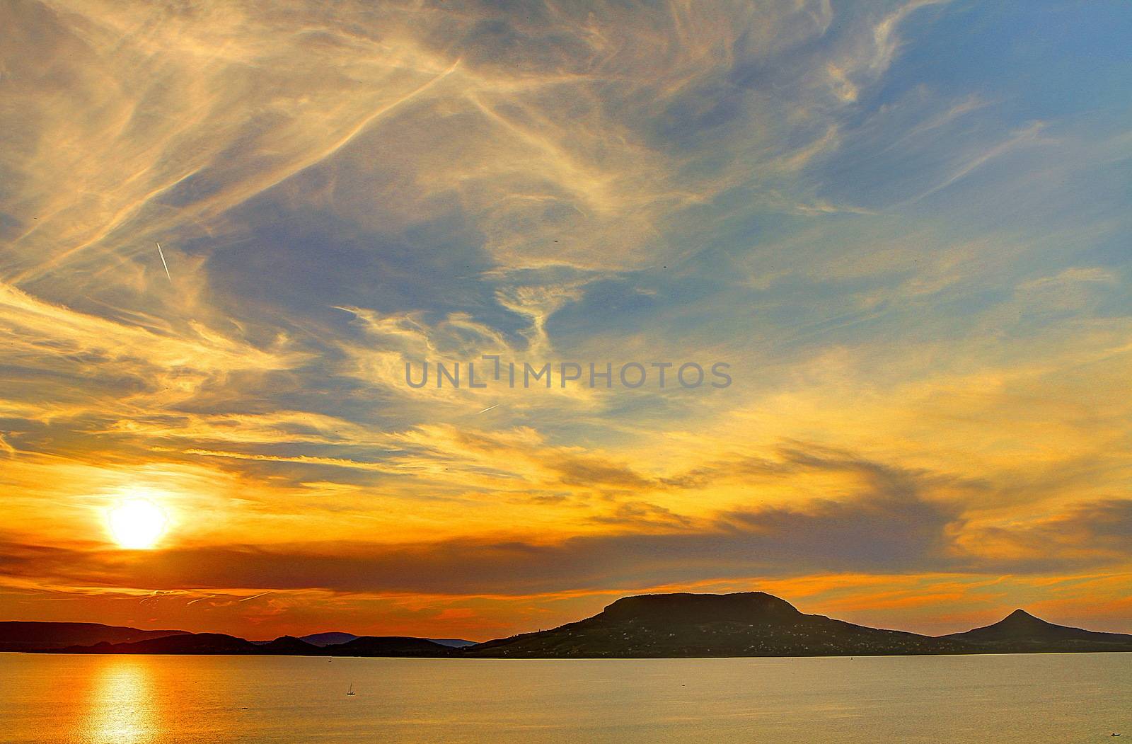 In images beauty landscape with sunrise over sea