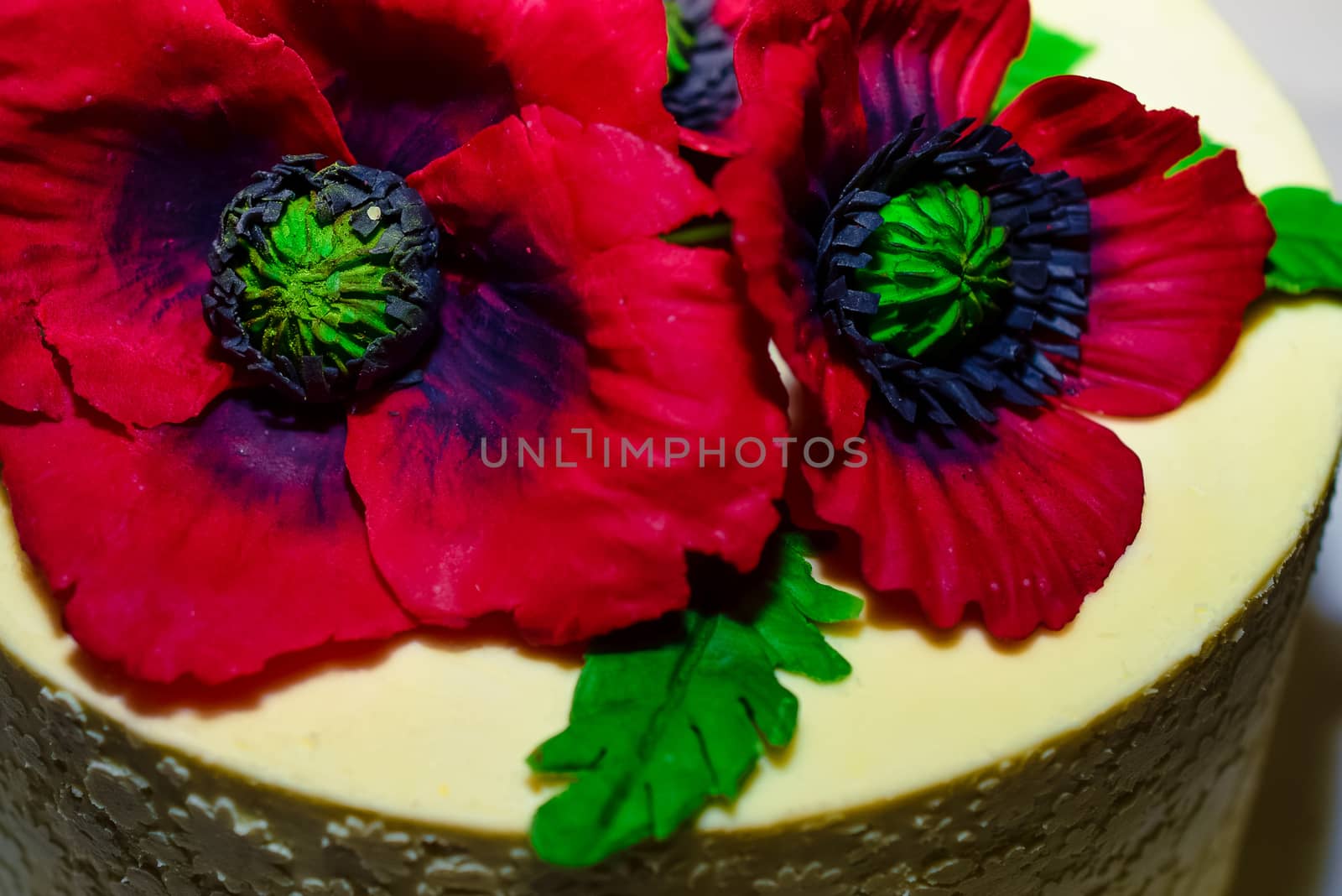 red poppies-white cake decoration by alexandr_sorokin