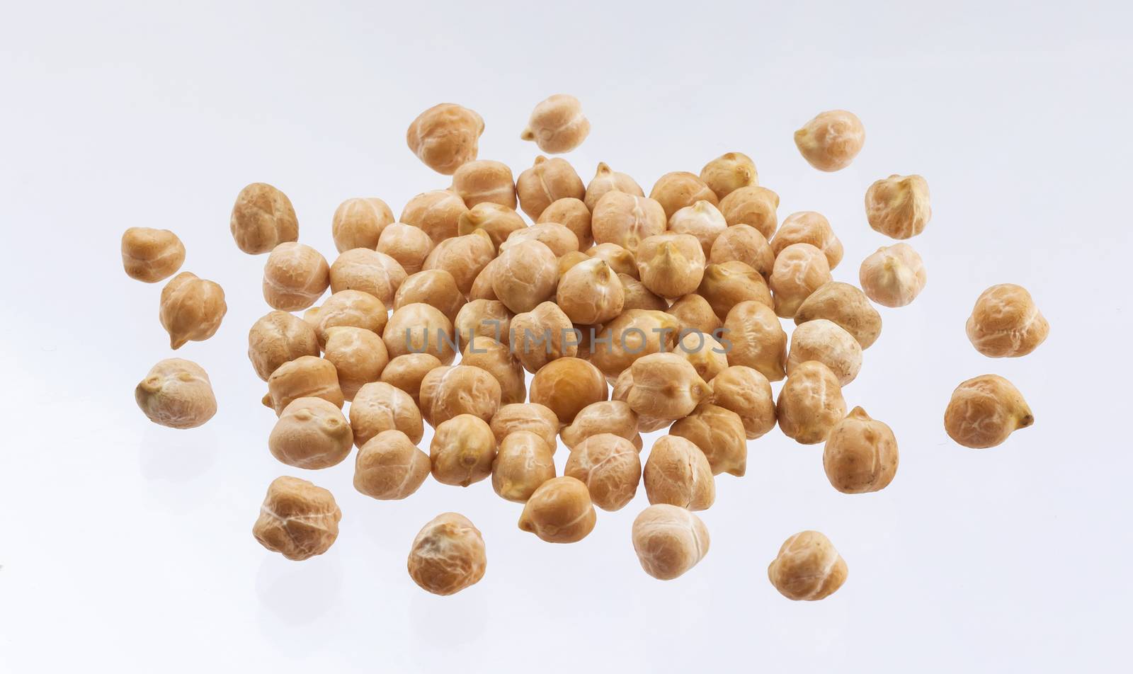 Heap of chickpea isolated on white background by xamtiw