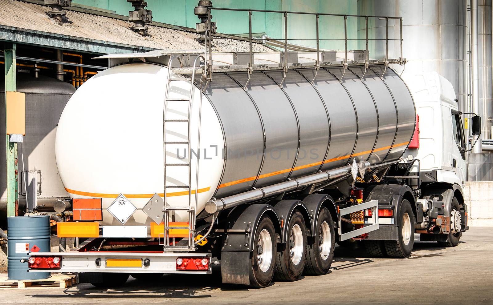 Tanker used for the transport of solvent