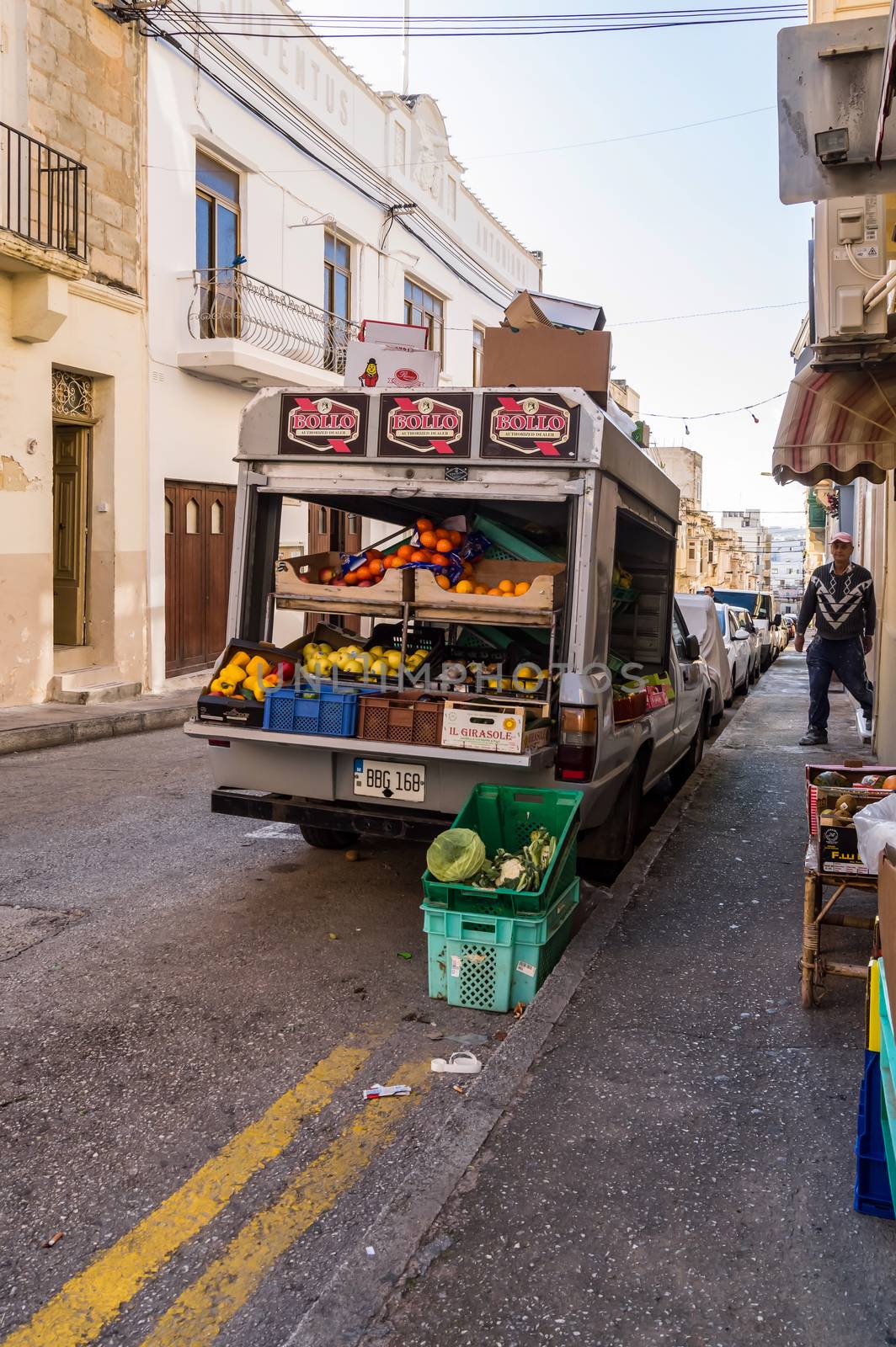 La Vallette,Malte,Europe-30/11/2019.Small truck filled with vegetables and fresh fruits for sale in the streets of Cefalu in Sicily