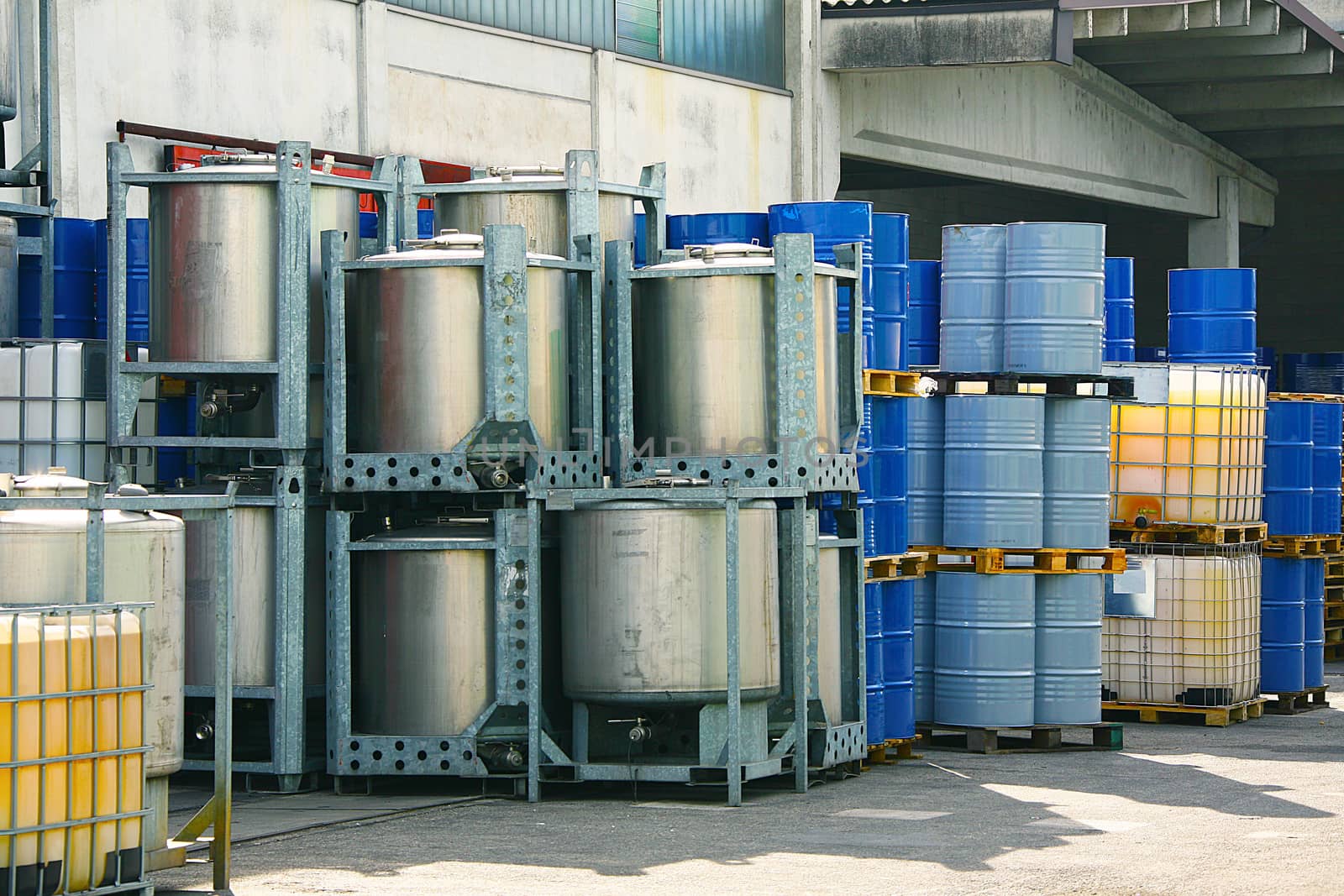 many Drums for chemical liquids