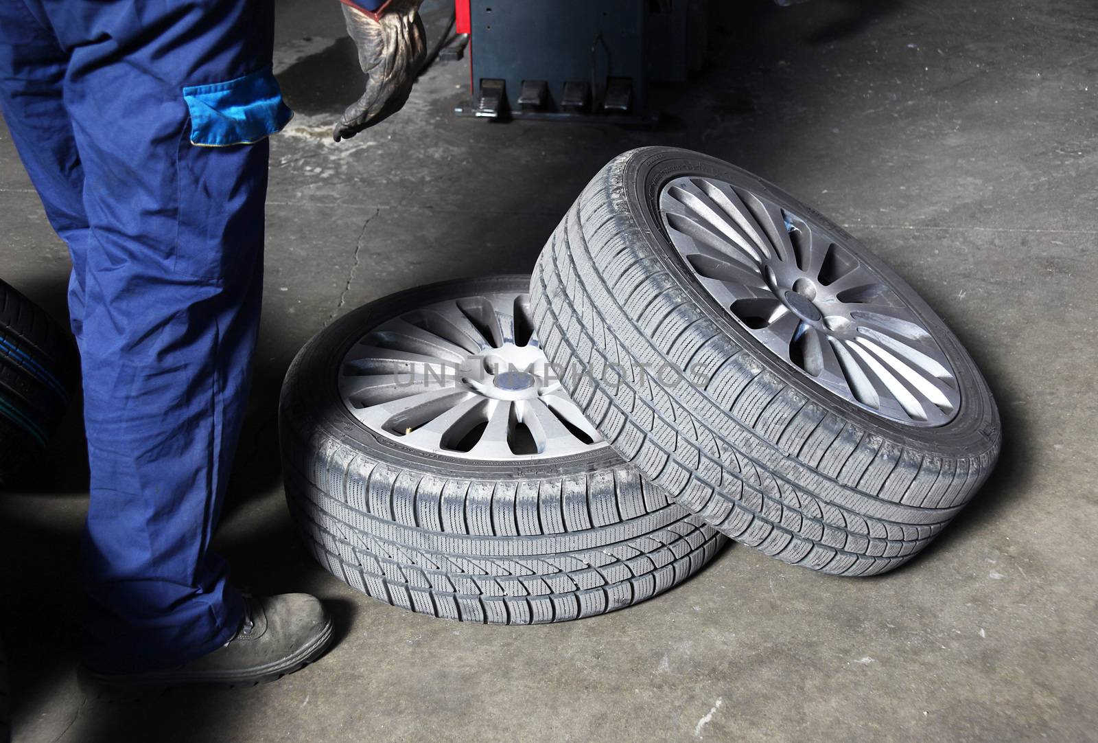 the Tire change inside the workshop