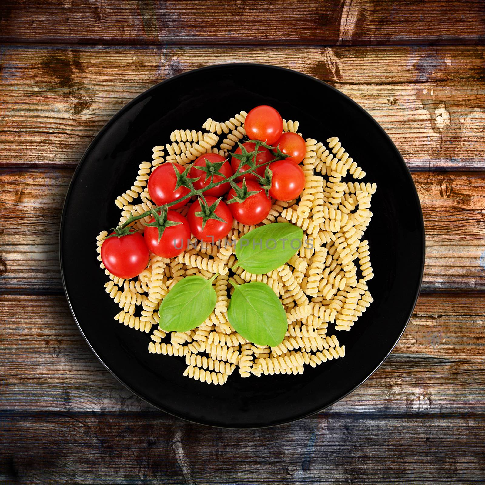 black dish with raw italian pasta and ingredients