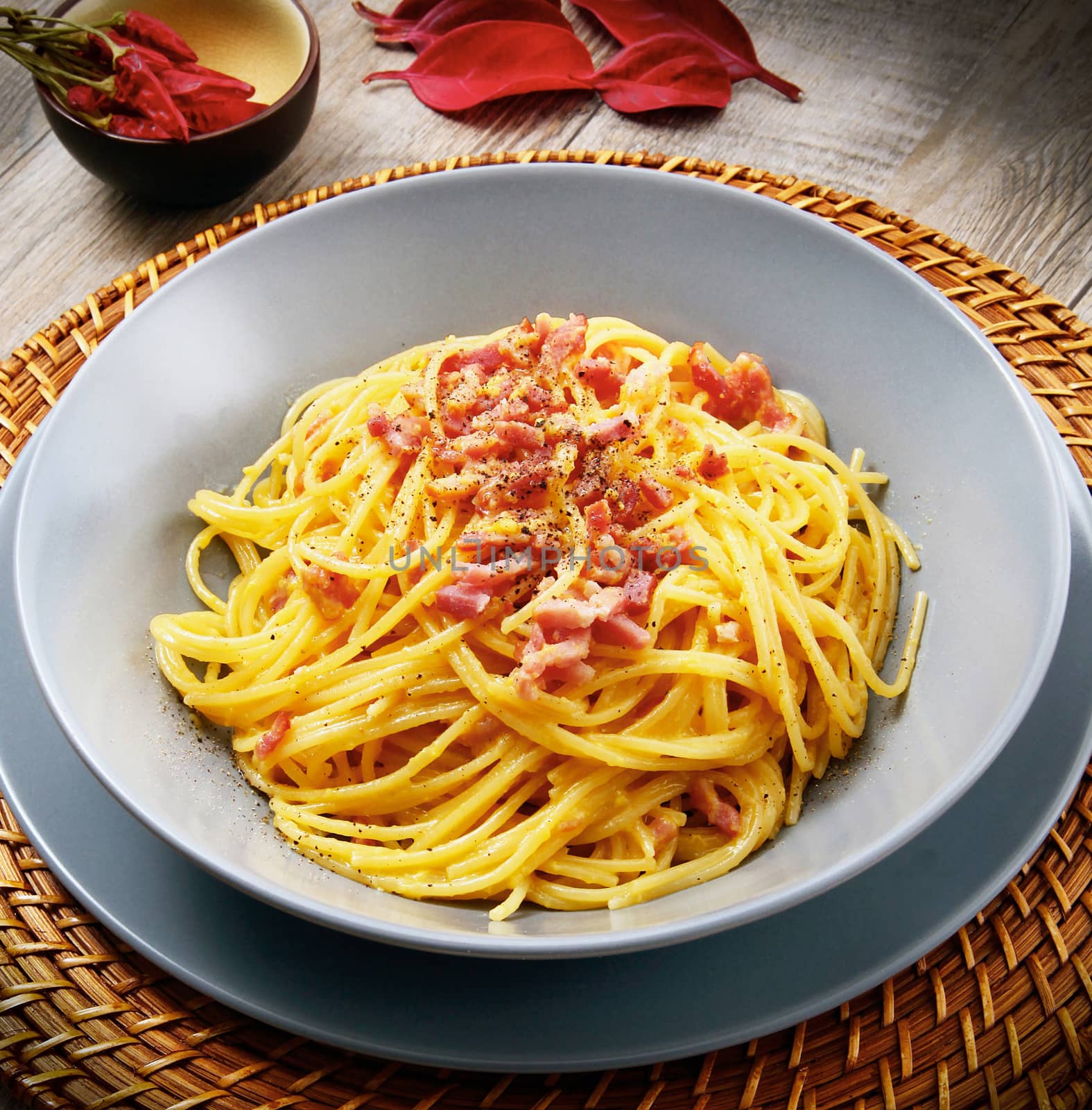 original italian spaghetti with carbonara sauce