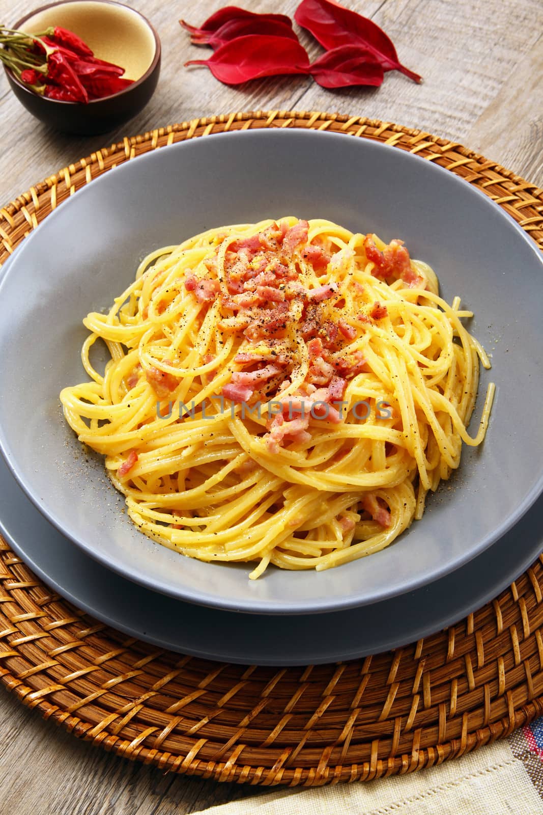 original italian spaghetti with carbonara sauce