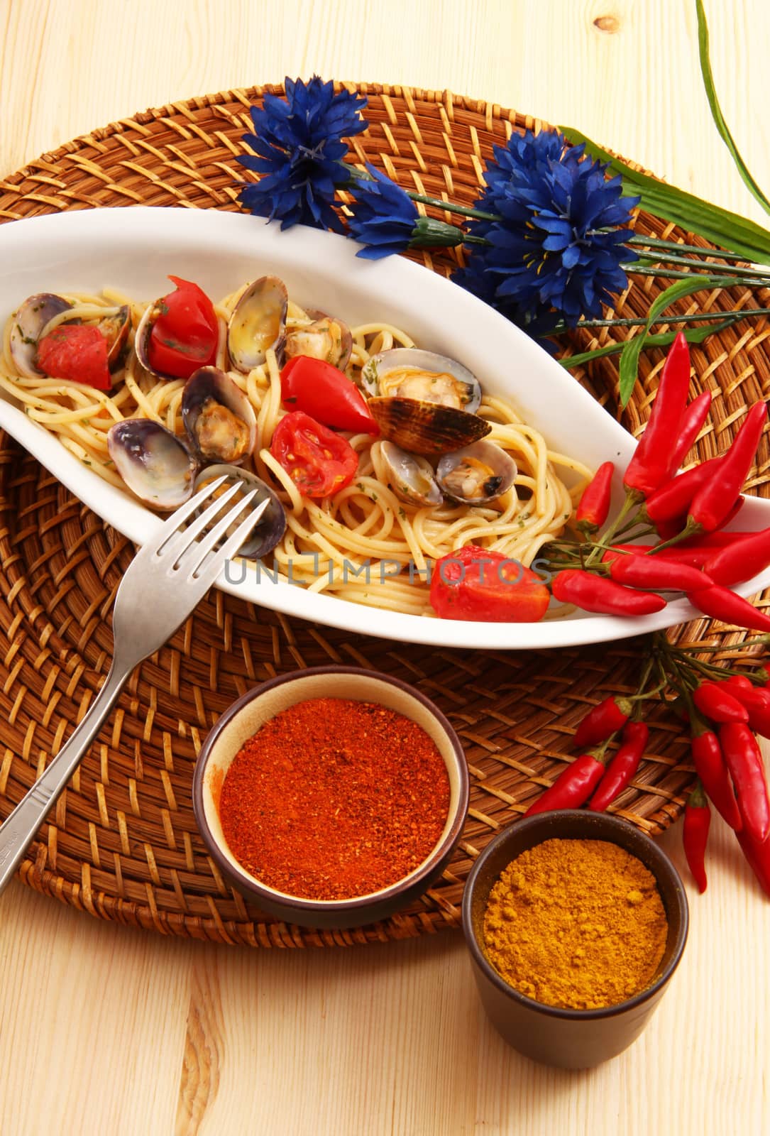 original italian spaghetti with clams