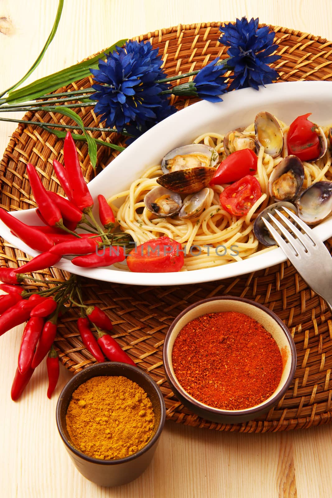 original italian spaghetti with clams