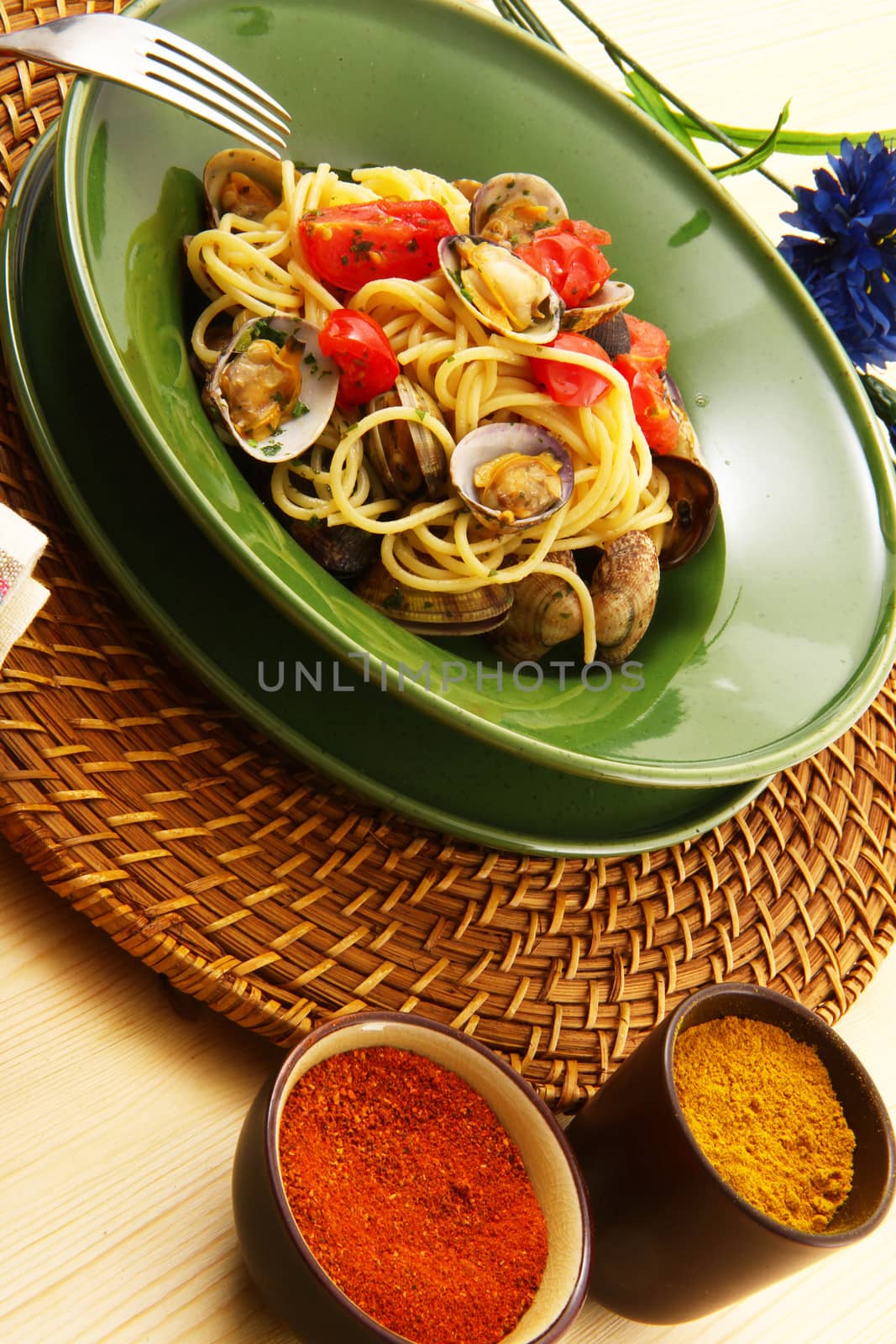 original italian spaghetti with clams