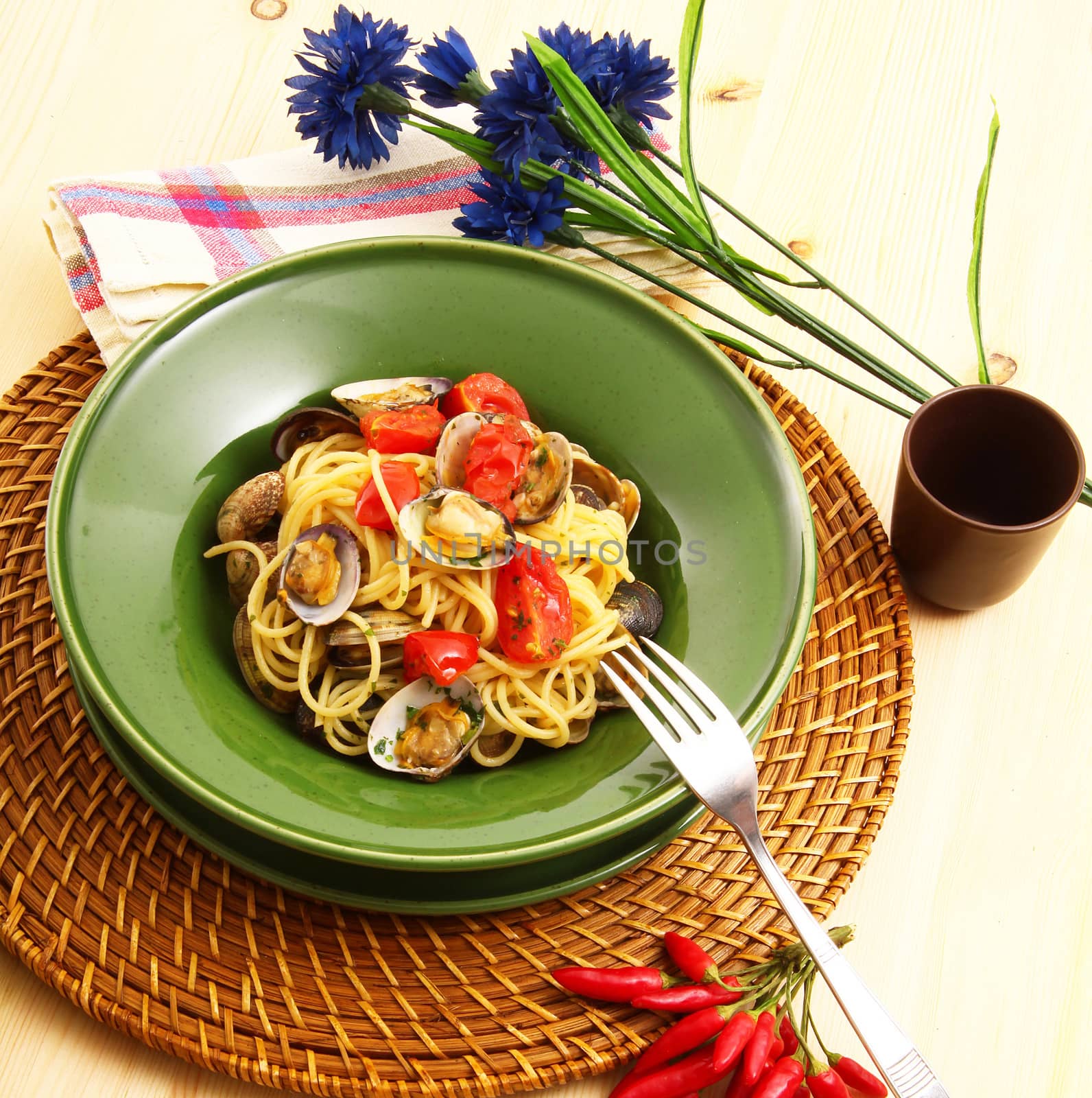 original italian spaghetti with clams