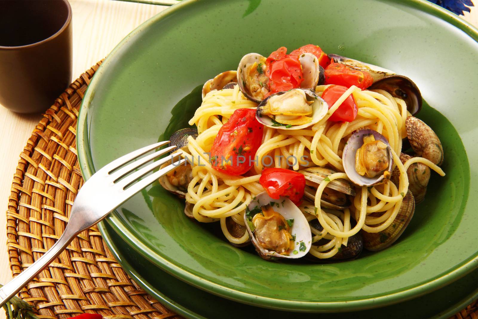 original italian spaghetti with clams