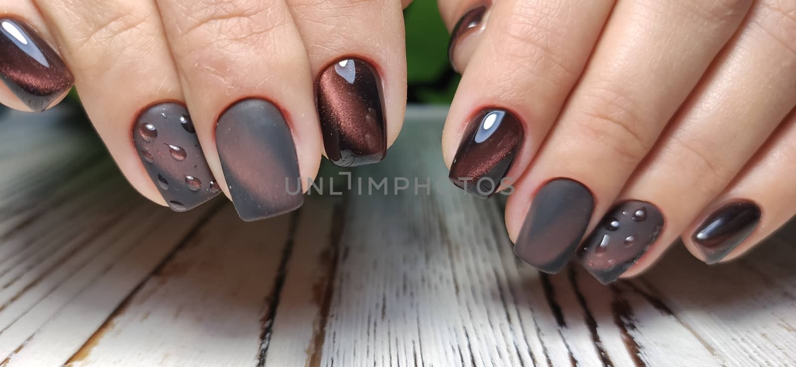 Autumn manicure. Beautyful nails design with autumn leaves. Top view. cozy autumn image.