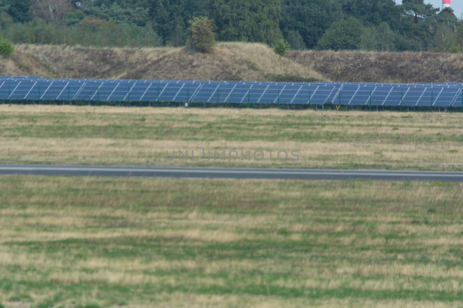 Panorama of the solar system of Weeze Airport.
The airport uses huge solar parks to cover its own energy consumption.